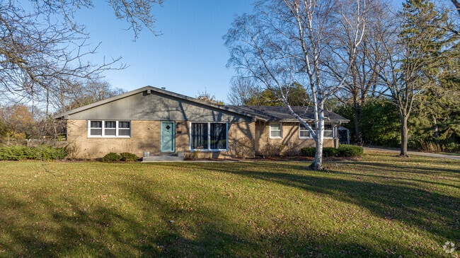 Ranch-style homes are common across Bayside’s tree-lined streets.