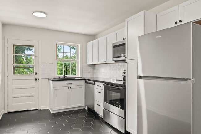 1640 W Northwest Blvd, Winston Salem, NC 27104 - photo 3