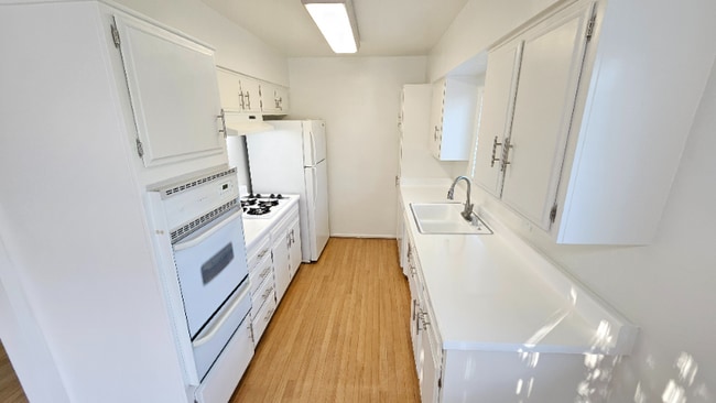 1130 N Fuller Ave unit 5, West Hollywood, CA 90046 - photo 7