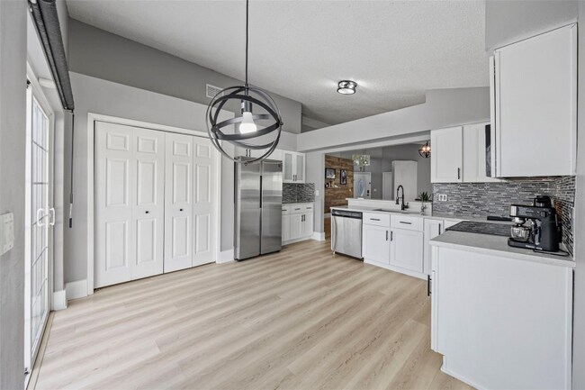 10253 Allenwood Dr, Riverview, FL 33569 - photo 6