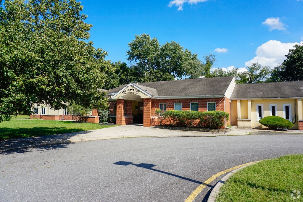 Yeshivas Emek Hatorah serves students in the East Monmouth County community.