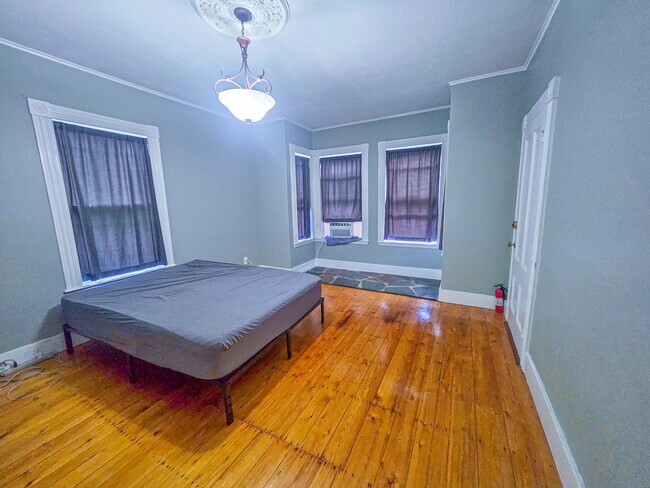 8 Randall St unit 2, Salem, MA 01970 - photo 4