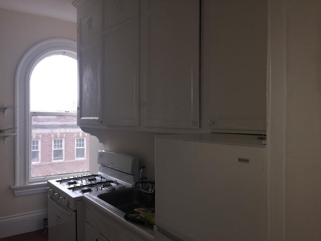 2 Ware St unit 102, Cambridge, MA 02138 - photo 2