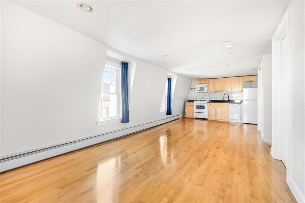 341 Cambridge St unit 3, Cambridge, MA 02141 - photo 1