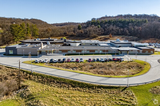 Franklin Regional Primary School includes a large looped road for easy traffic management.