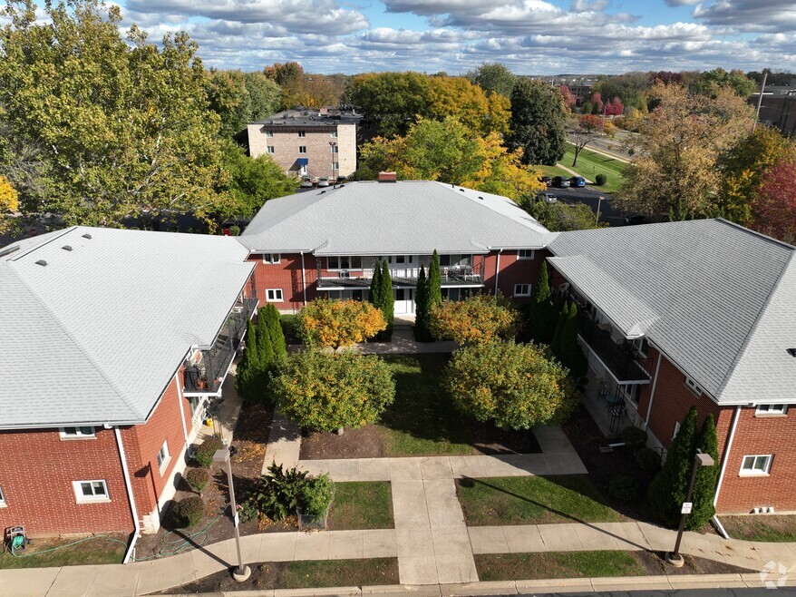 5351 Garden View Ct, Madison, WI 53713 - photo 2