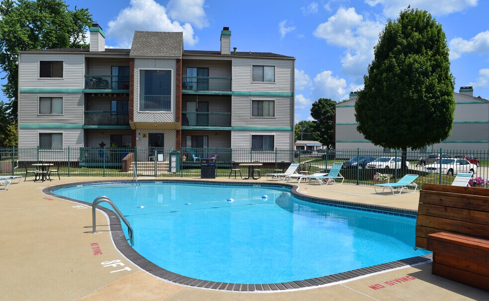 Stonegate Village by Royse + Brinkmeyer, Champaign, IL 61821 - photo 1