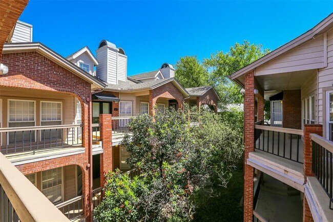 3200 Duval St unit 308, Austin, TX 78705 - photo 2