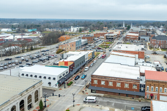 Main Street in McMinnville is home to a variety of boutiques and restaurants.