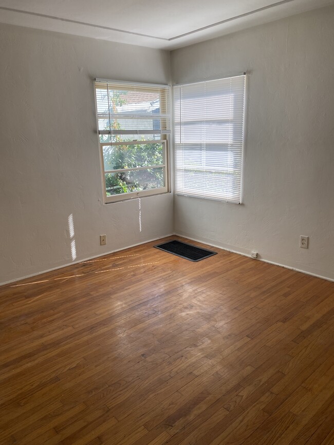 2566 1/2 B St, San Diego, CA 92102 - photo 5