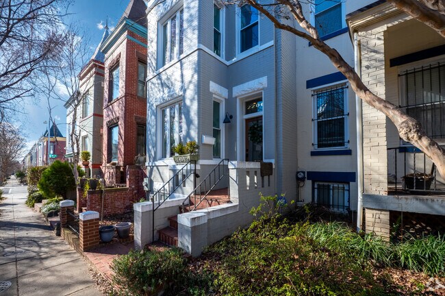 Elegant walks and turn-of-the-century architecture define Bloomingdale.