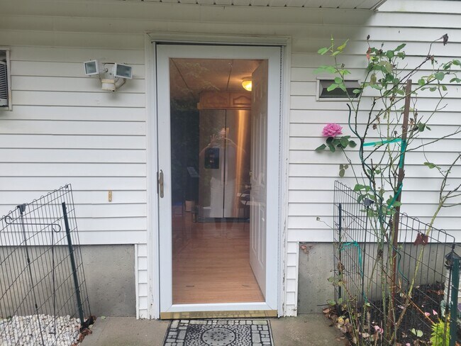 42 Lockwood St unit 42 Lockwood Street, West Warwick, RI 02893 - photo 3