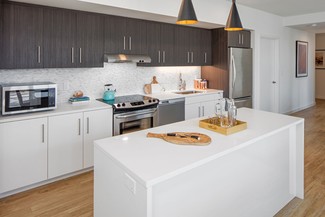 2220 NW Front Ave, Portland, OR 97209