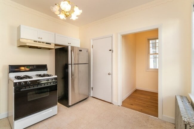 8 Hastings St unit 2, West Roxbury, MA 02132 - photo 2