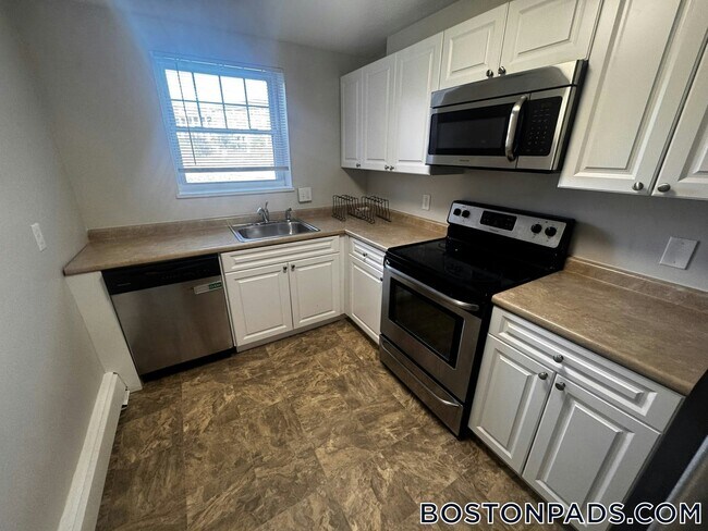 52 Mill St unit 6, Woburn, MA 01801 - photo 3