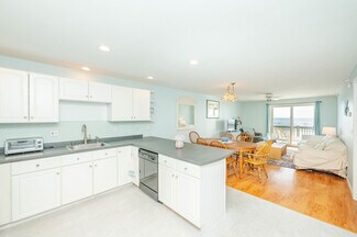 790 York St Unit 2, York, ME 03909