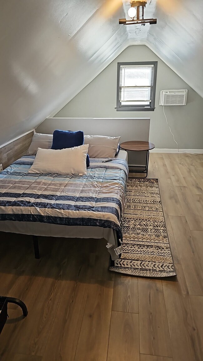 1136 Wilmington Ave unit 2 Main Floor, Dayton, OH 45420 - photo 6