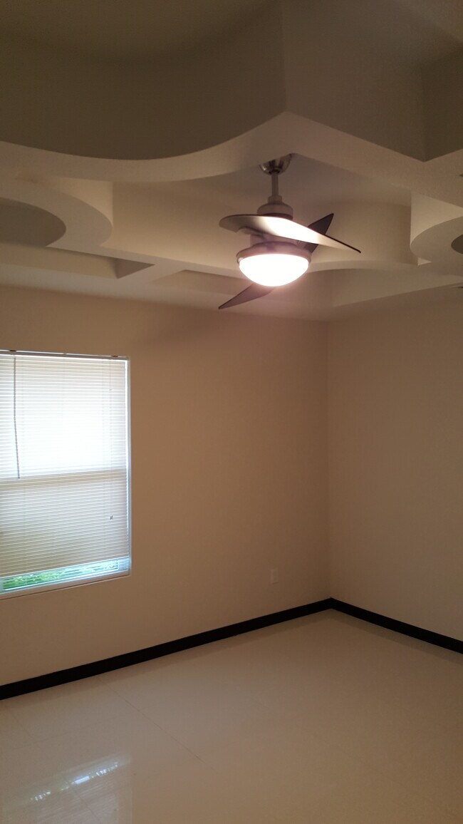 1212 White Oak Dr unit 1, Edinburg, TX 78541 - photo 4