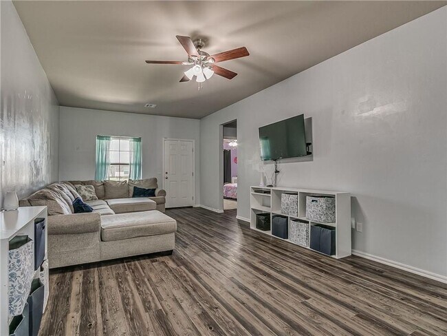 1912 W Autumn Way, Mustang, OK 73064 - photo 5