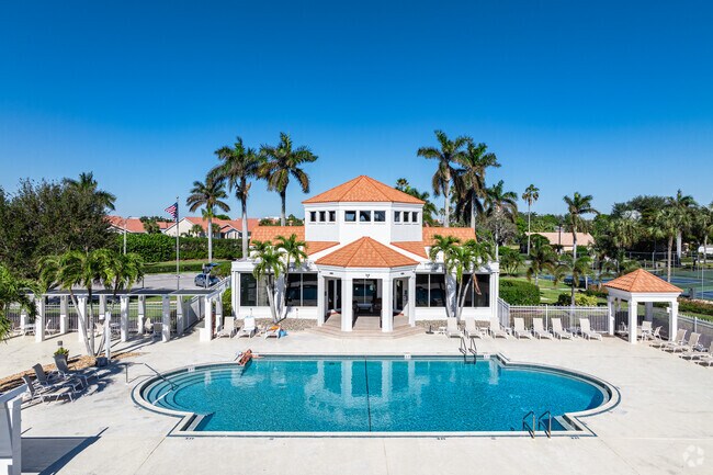 Emerald Lakes residents can swim and bask in the sun at the clubhouse swimming pool.