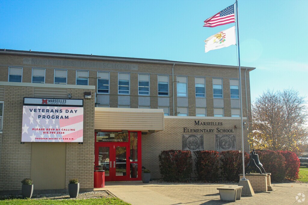 Marseilles Elementary School serves students in the Lasalle County community.
