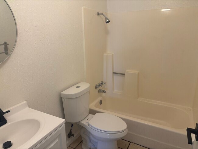 1909 Gregory St unit Beautiful Apartment, Las Vegas, NV 89106 - photo 5