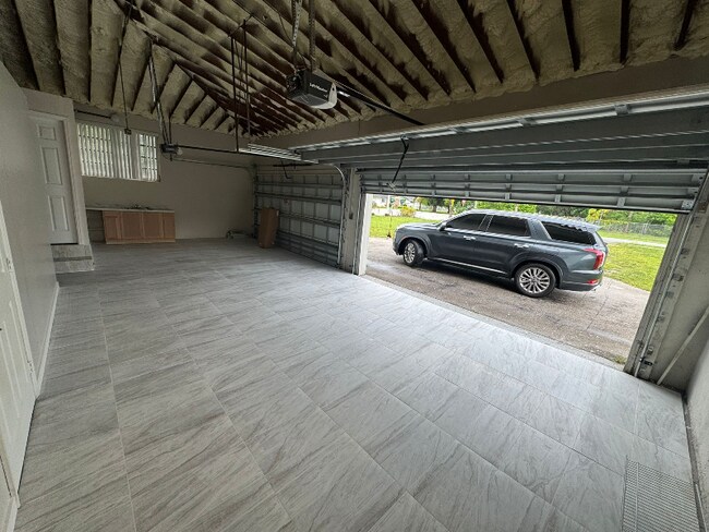 1895 NW 175th St unit EFFICIENCY, Hialeah Gardens, FL 33018 - photo 2