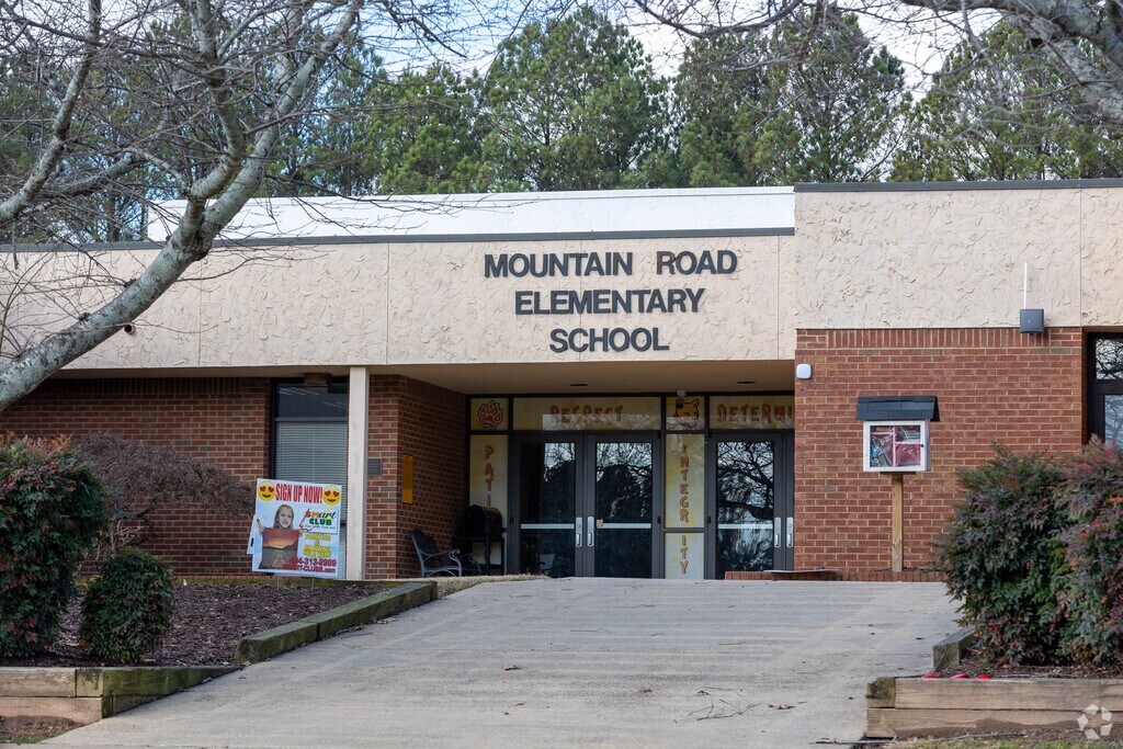 Mountain Road Elementary School services Pre-K to 5th Grade.