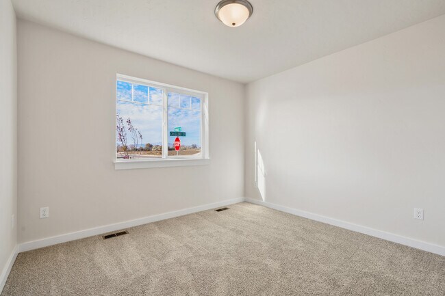 1380 Cresent St, Weiser, ID 83672 - photo 5