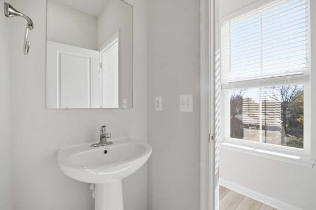 9675 Swallowtail Ln, Manassas, VA 20110 - photo 3