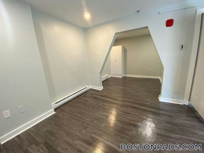 76 Franklin St unit 13, Worcester, MA 01608 - photo 2