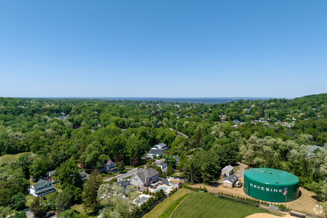 Navesink is located approximately 1 mile from the Raritan Bay and 3 miles to the Atlantic Ocean.