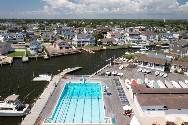 Babylon Yacht Club features a pool overlooking the bay in West Islip.