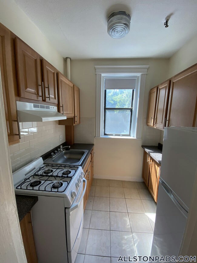 1160 Commonwealth Ave Unit 17, Boston, MA 02134
