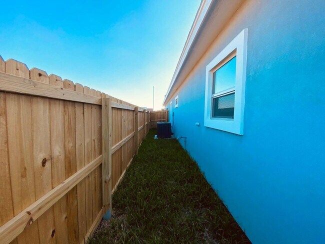 308 W Rutherford Ave unit 4, Edinburg, TX 78541 - photo 7