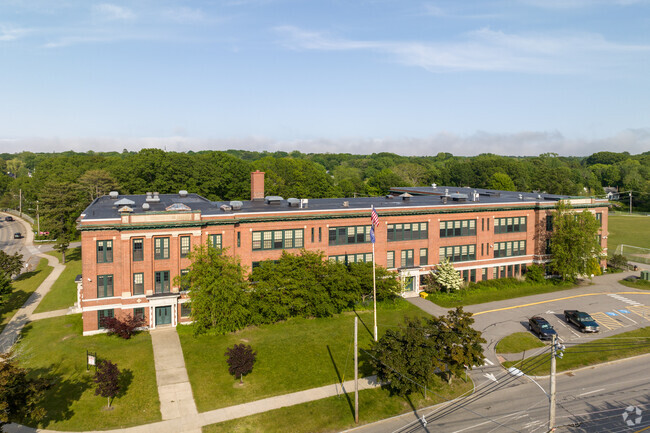 Aerial view of the front of Mahoney Middle School.