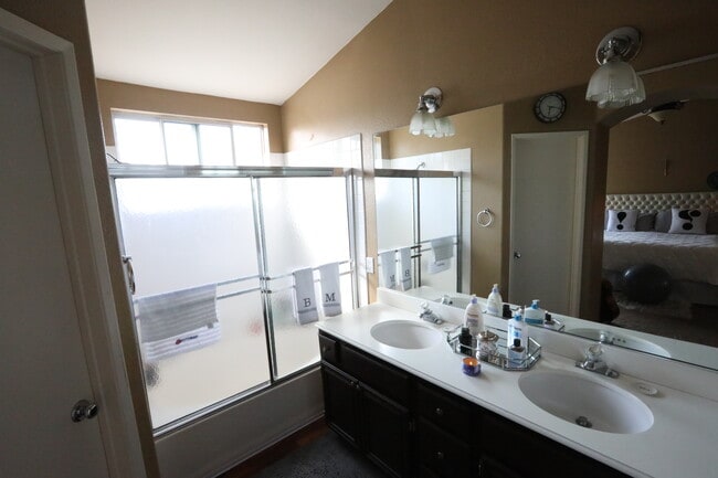 401 Sanibelle Cir unit 10, Chula Vista, CA 91910 - photo 5