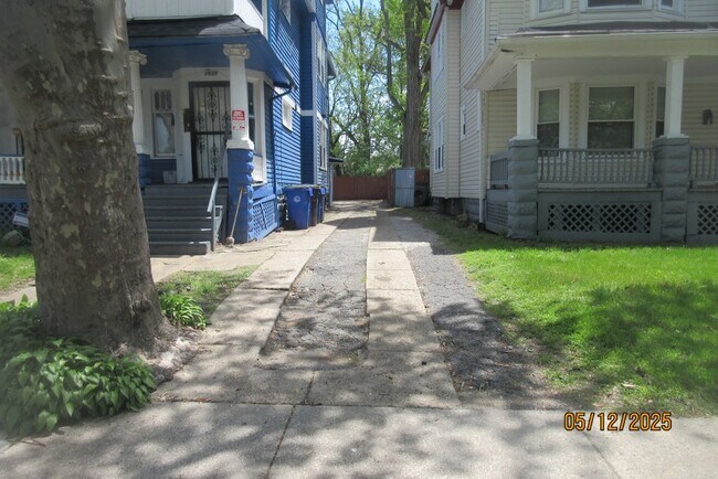 shared driveway
