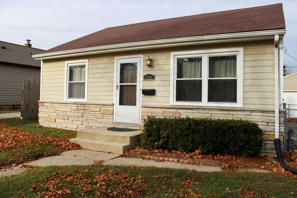 3754 E Denton Ave, Saint Francis, WI 53235 - photo 1