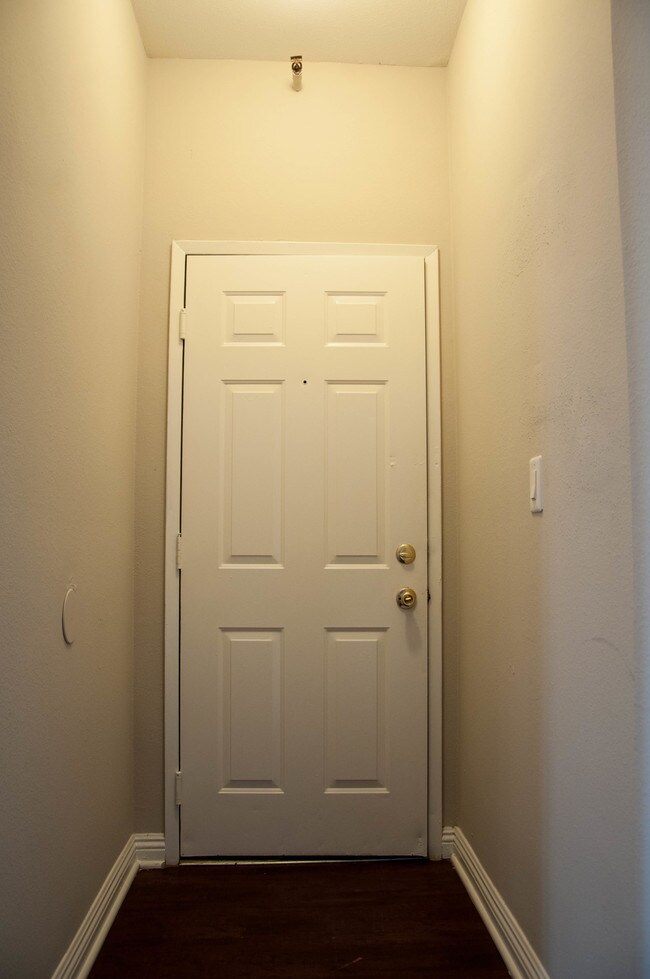 The Elmwood Apartments...Beautiful Apartments in the Heart of Koreatown!, Los Angeles, CA 90020 - photo 5