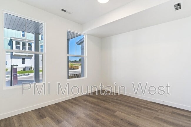 1836 Red Twilight Ln, Layton, UT 84041 - photo 3