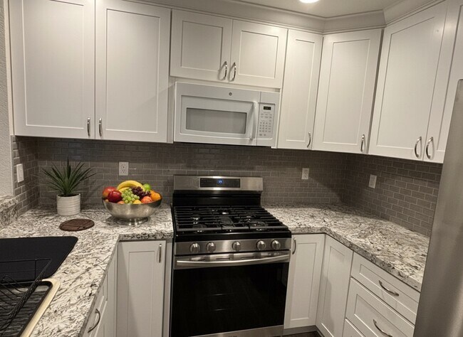 25713 Sycamore Pointe unit A1, Lake Forest, CA 92630 - photo 4