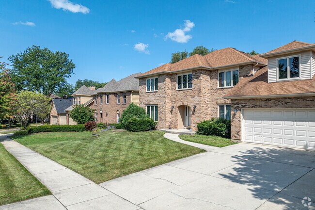 Home prices in Indian Hill range from $425,000 to $807,000.