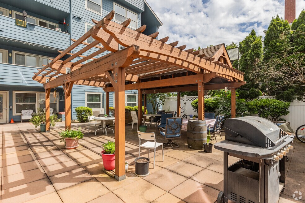 Weidler Commons, Portland, OR 97232 - photo 1