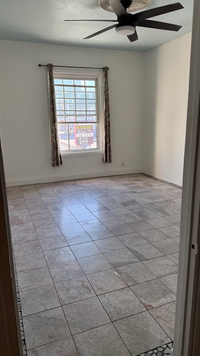 3109 W 6th St unit 8, Los Angeles, CA 90020 - photo 2