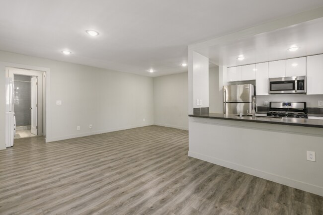 1535 N Kenmore Ave unit E, Los Angeles, CA 90027 - photo 2