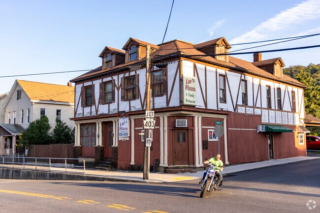 Leo's Pizza, a local Oakhurst favorite, is located in a Tudor style building.