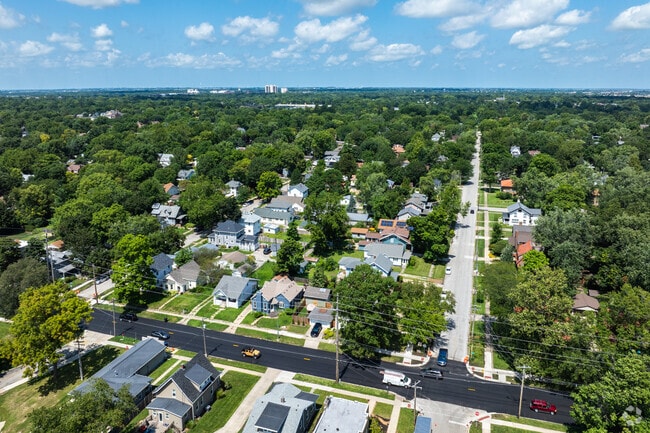Founders Grove is centered between many great amenities of the Bloomington area.