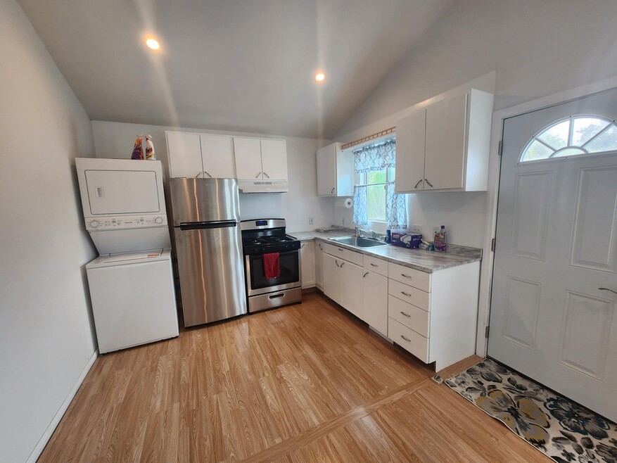 New Kitchen with all new appliences