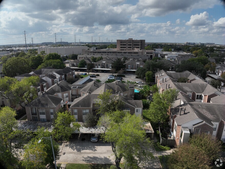 3722 Woodchase Dr, Houston, TX 77042 - photo 2